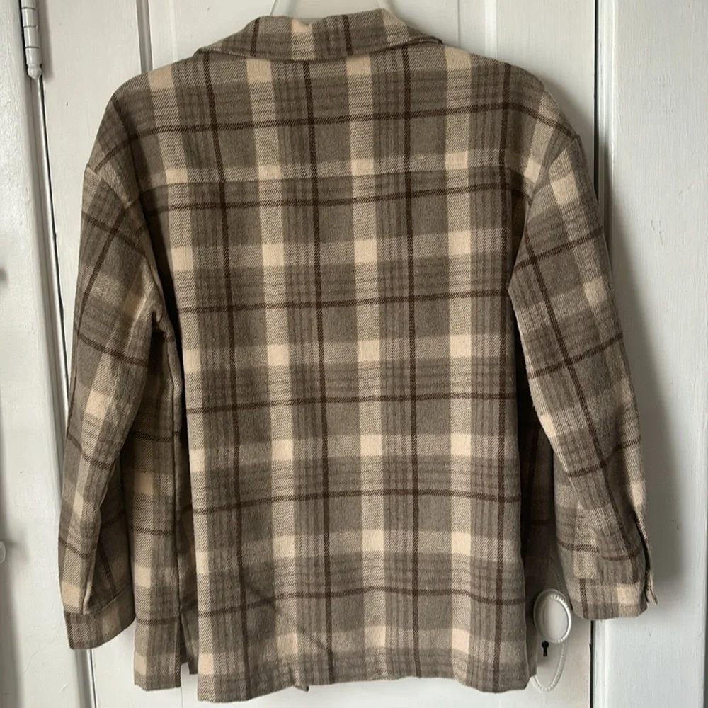 shacket - Picture 2 of 2
